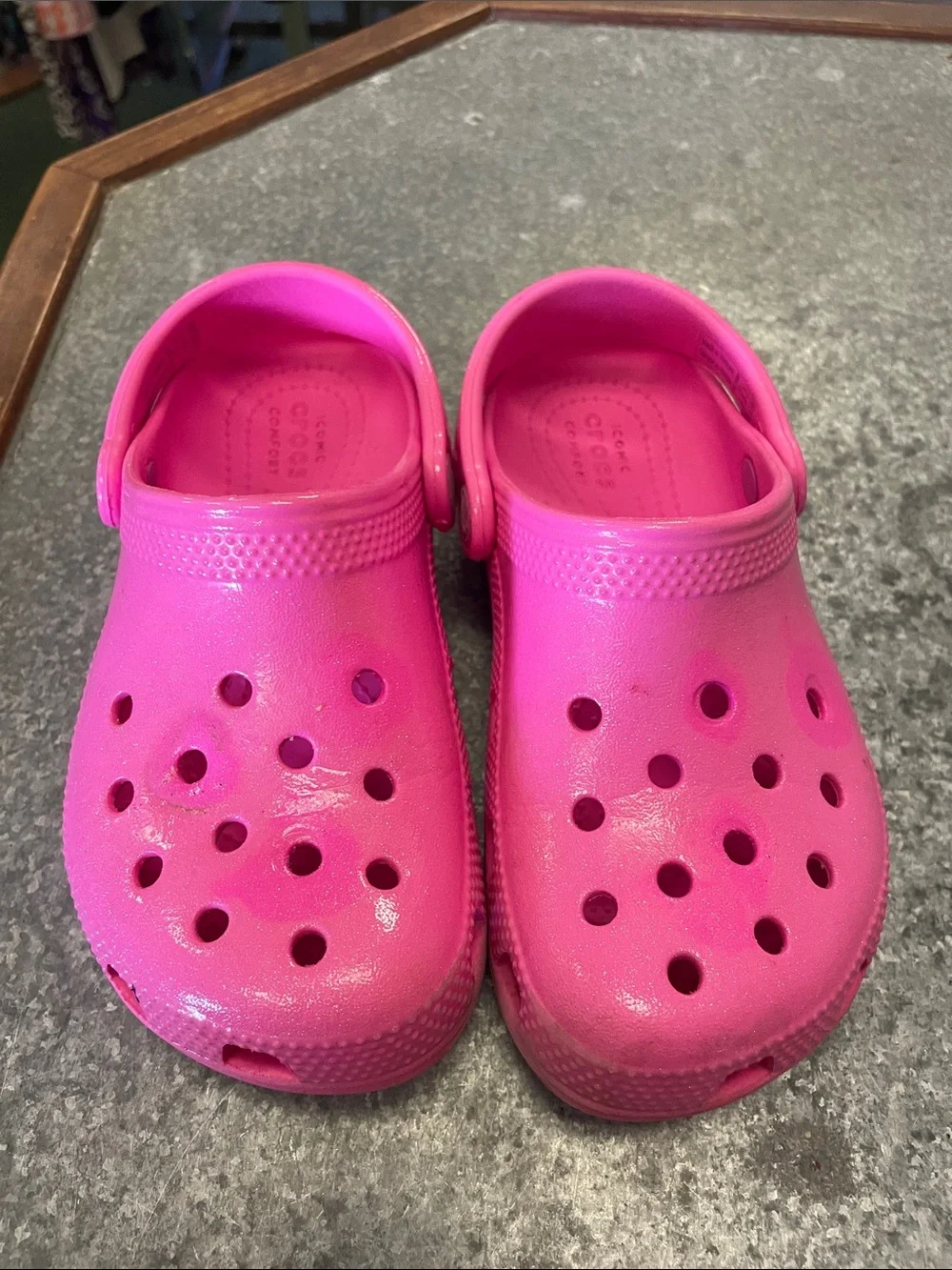 CROCS Kids Classic Clog in Bright Pink